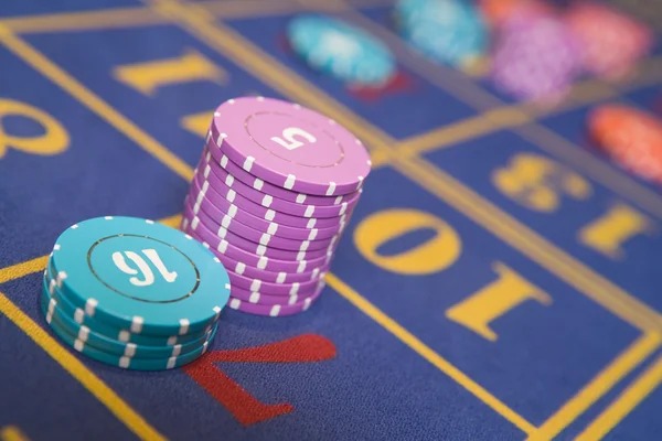 mutasitoto mobile app showing slot games and live-dealer tables on smartphone screen